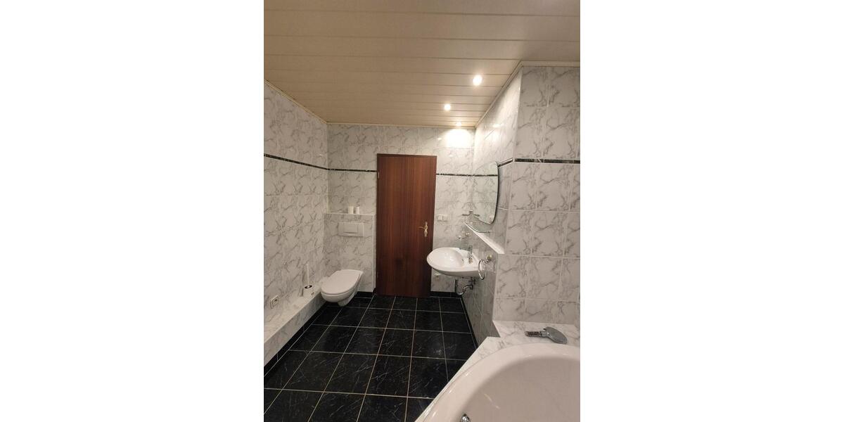 Dachgeschoßwohnung Duisburg Hochheide - 2 Zimmer, 90 m&sup2;, 896&euro; | Angebot:26200652