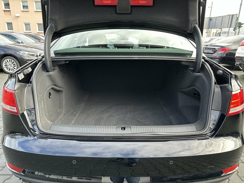 Audi A4 2,0 TDI / Automatik / Navi MMI / LED / AHK 135.000 km 18.900 € Mönchengladbach 41066