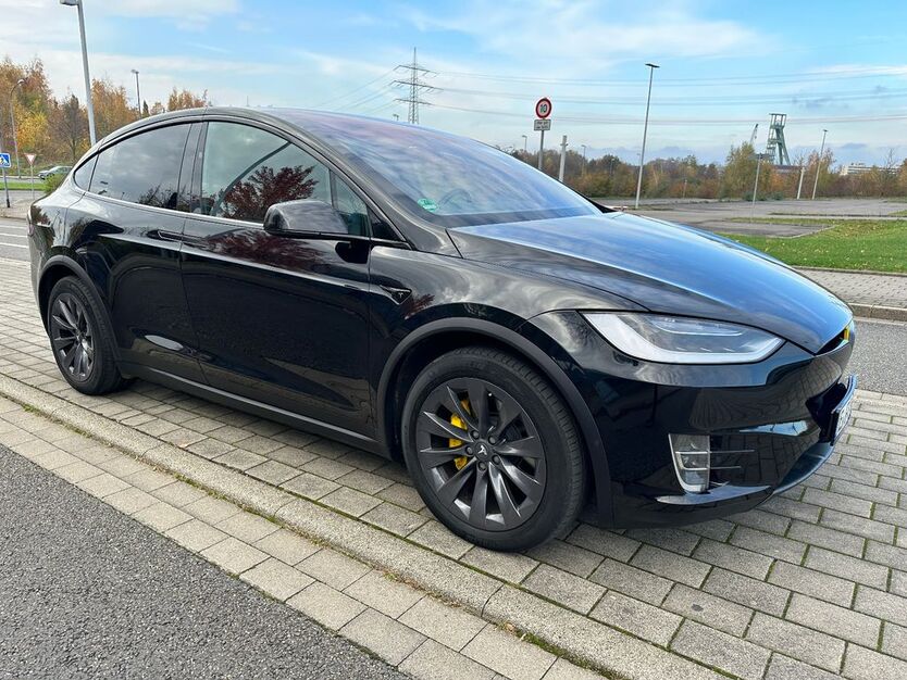 Tesla Model X 157.890 km 35.700 € Essen 45131
