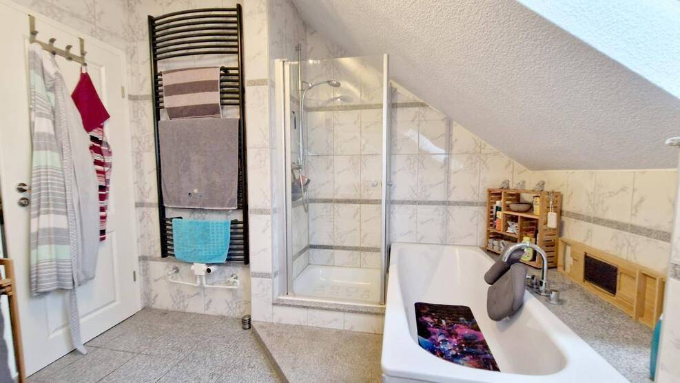 Moderne Wohnung mit Dachterrasse in einem Vierfamilienhaus. 3 zimmer