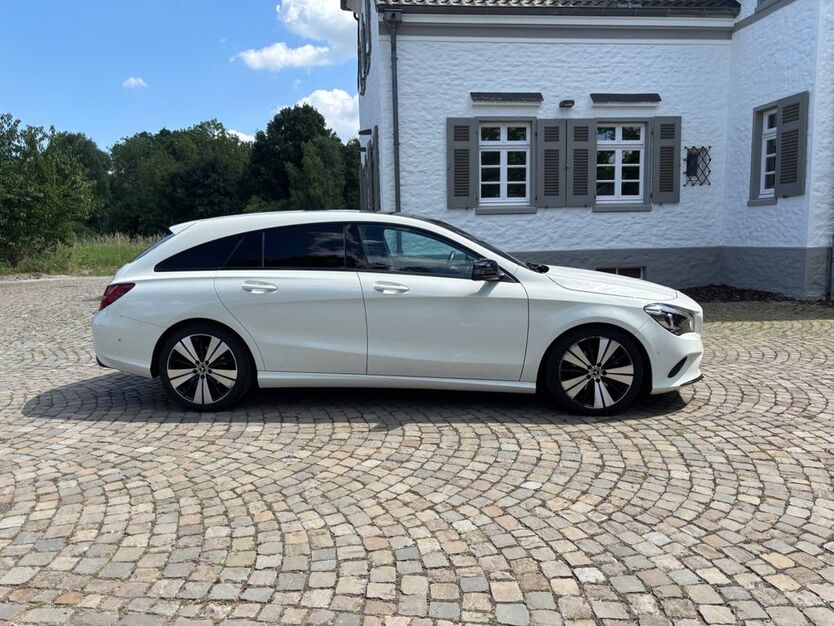Mercedes-Benz CLA 180 Shooting Brake 82.000 km 16.900 € Wachtendonk 47669