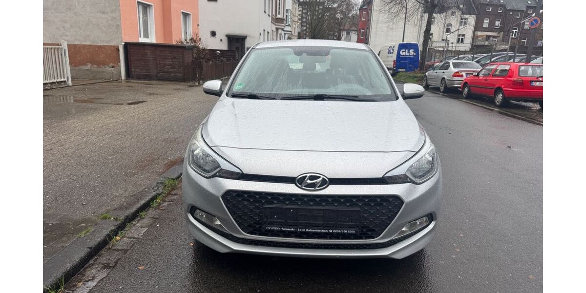 Hyundai i20 126.000 km 7.399 &euro; Gelsenkirchen 45879