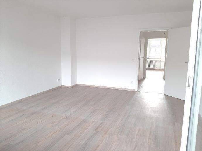 Etagenwohnung Duisburg Neudorf-Süd - 3 Zimmer, 84 m&sup2;, 890&euro; | Angebot:26903955