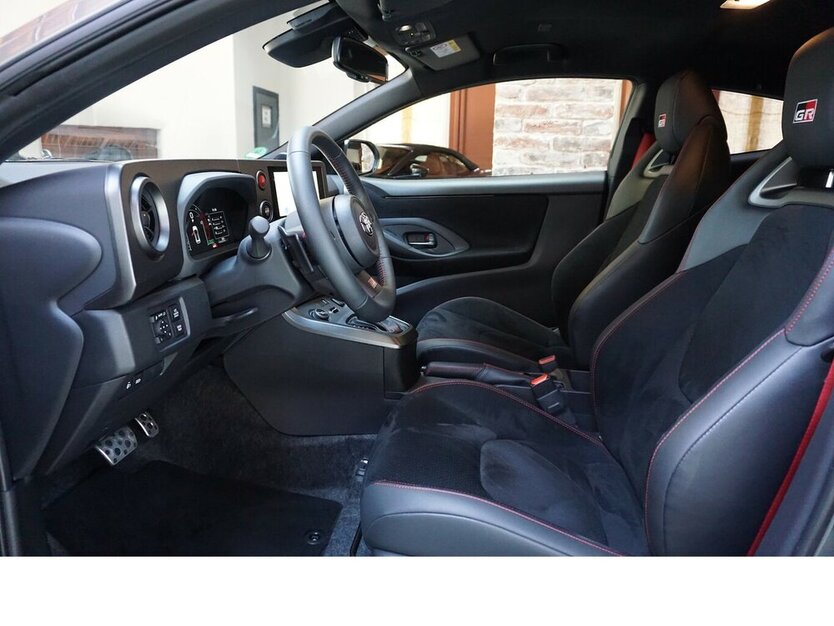 Yaris GR High Performance Autom. Navi Kamera