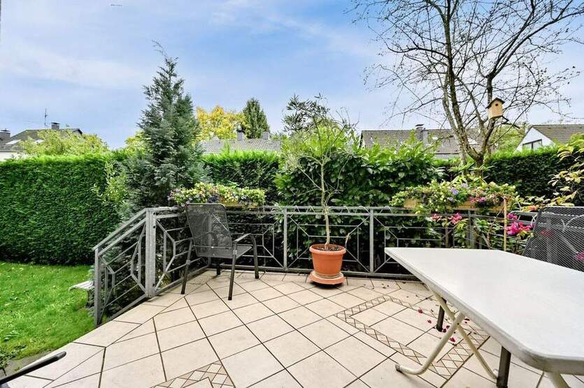 Ein Zuhause, das Generationen verbindet - Gepflegtes Zweifamilienhaus mit Garten 6 zimmer