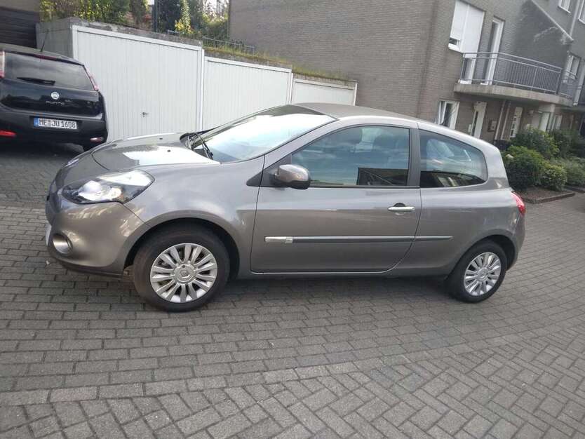 Renault Clio 52.600 km 4.700 € Velbert 42549