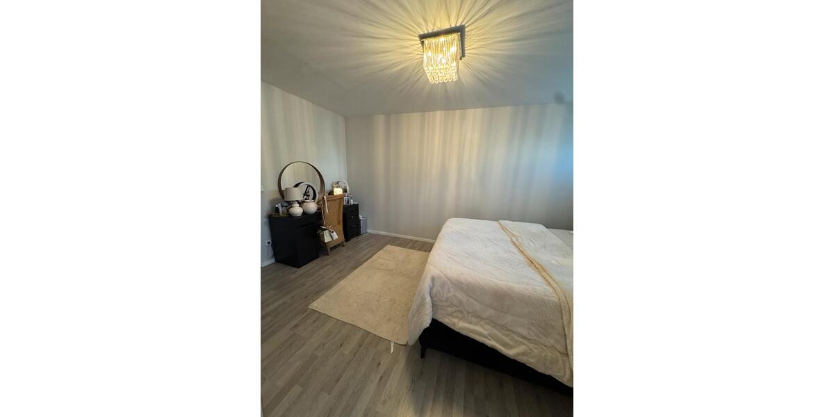 Erdgeschoßwohnung Krefeld - 4 Zimmer, 150 m&sup2;, 1.610&euro; | Angebot:26286786