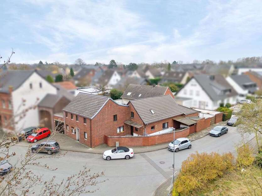 Haus zum Kaufen in Kaarst 600.000 € 392 m²