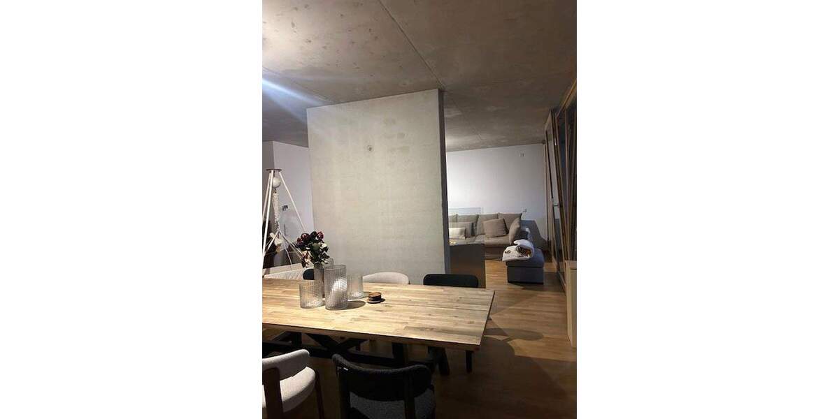 Etagenwohnung Düsseldorf Friedrichstadt - 2 Zimmer, 93 m&sup2;, 1.674&euro; | Angebot:25590400