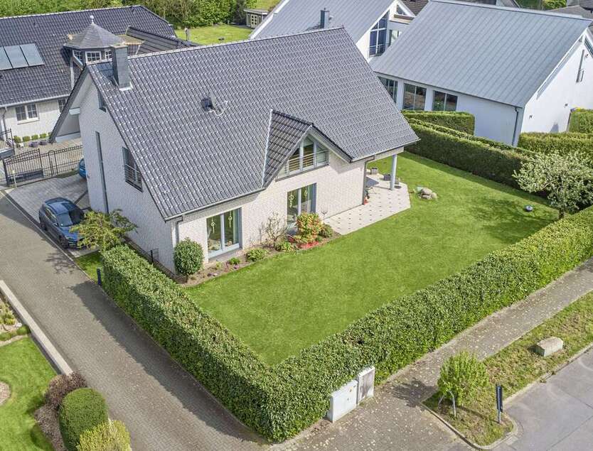 Haus zum Kaufen in Duisburg 1.139.000 € 275 m²