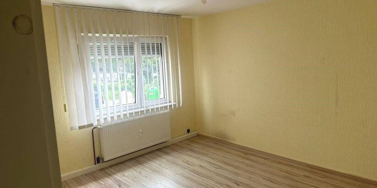 Entwicklungspotenzial Mehrfamilienhaus mit 9 Wohneinheiten, 9 Garagen inkl. Stellplätze und eine Halle + Büro! zimmer