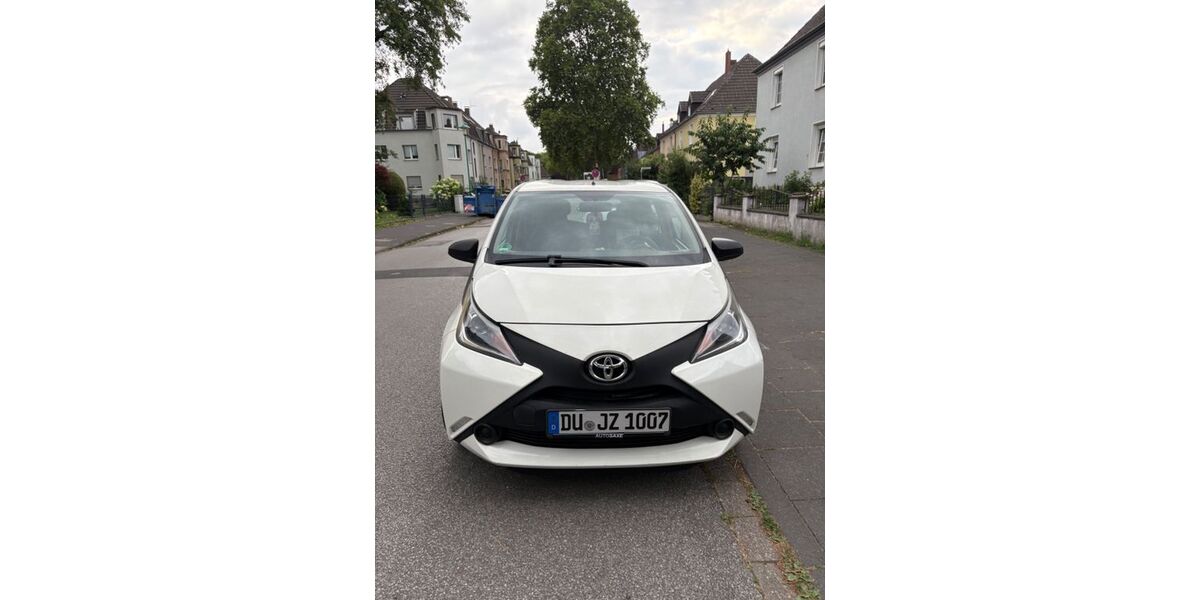 Toyota Aygo (X) 40.300 km 7.490 &euro; Duisburg 47169