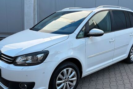 VW Touran 133.000 km 9.900 &euro; Düsseldorf 40589