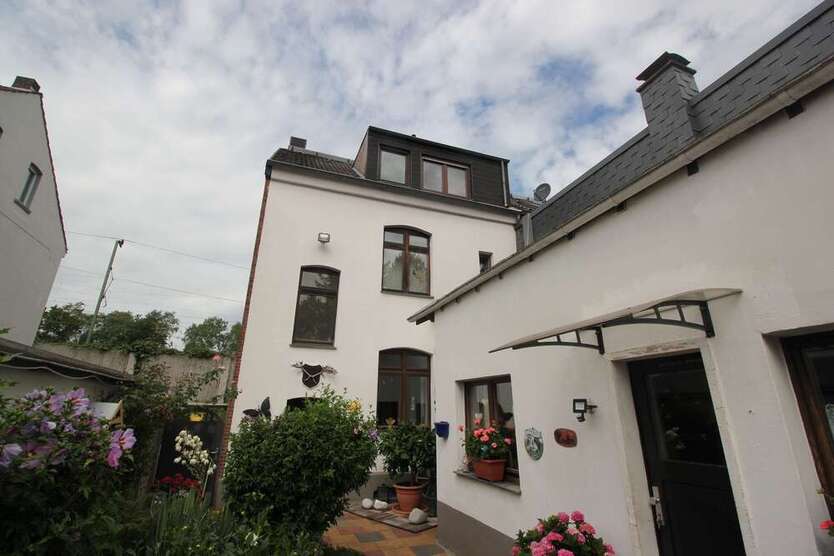 Haus zum Kaufen in Duisburg 320.000 € 160 m²