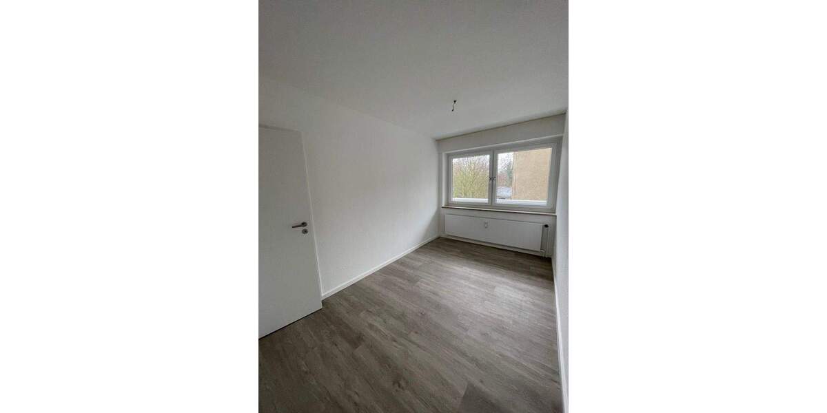 Wohnen am Duisburger Kaiserberg: großzügig aufgeteilte, vor 3 Jahren modernisierte 3- Zimmer-Wohnung (zwei Balkone). 3 zimmer