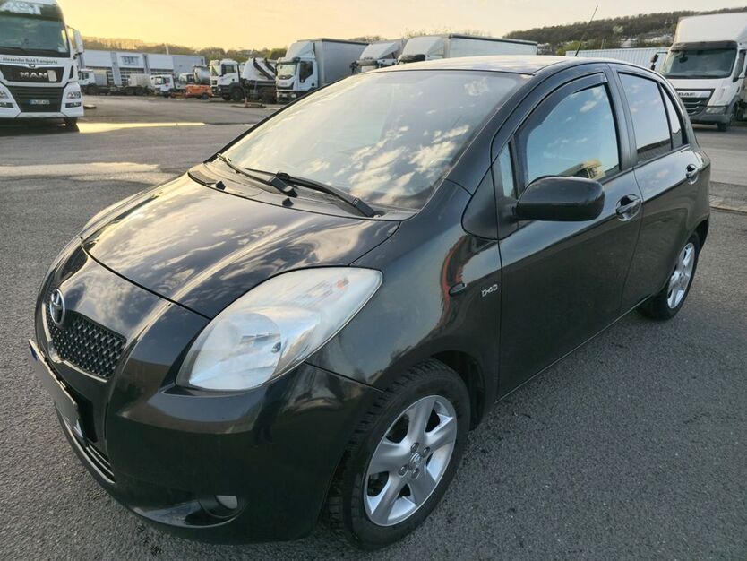 Toyota Yaris 270.000 km 3.300 € Wuppertal 42287