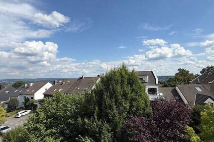83m², 3,5 Zimmer, Balkon mit Weitblick! Lichtdurchflutet, gepflegt, top Lage im 3. OG mit Aufzug