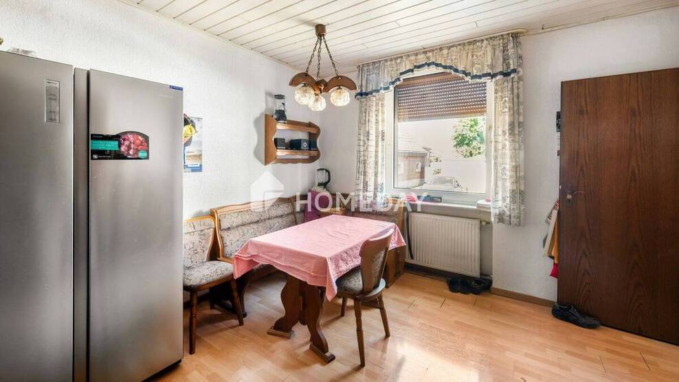 Viel Raum, Charme & Möglichkeiten - DHH mit Pool, möglicher Einliegerwohnung & großer Garage 7 zimmer