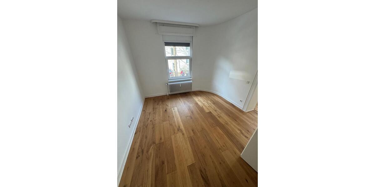 Erdgeschoßwohnung Essen Stadtbezirk III - 5 Zimmer, 142 m&sup2;, 1.480&euro; | Angebot:25515284