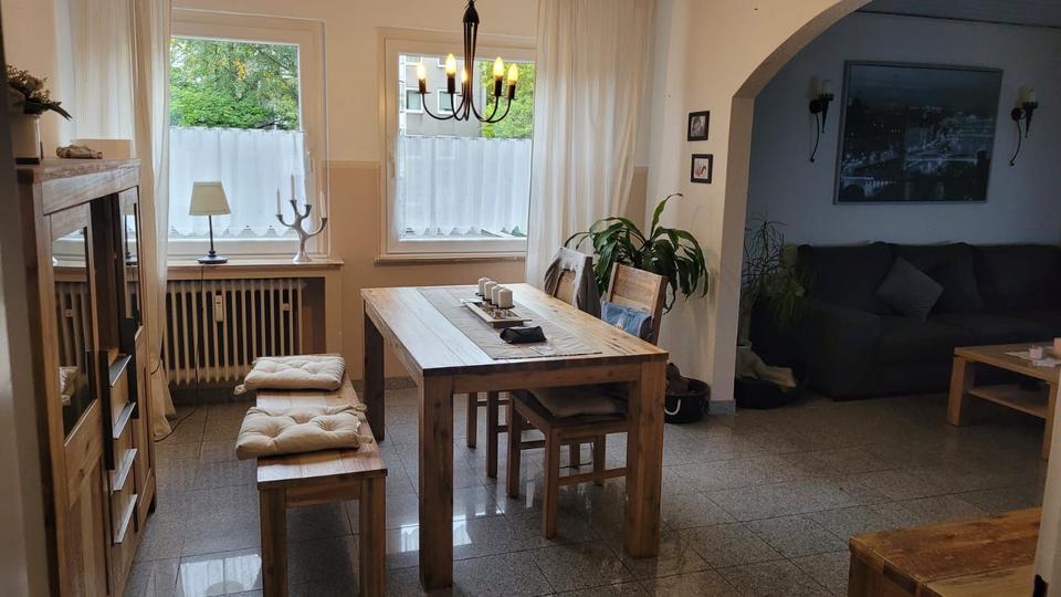 Etagenwohnung Gelsenkirchen Ückendorf - 5 Zimmer, 130 m&sup2;, 1.100&euro; | Angebot:24373306