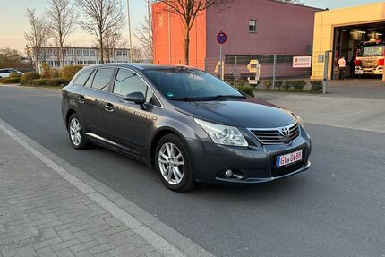 Toyota Avensis 223.000 km 5.500 &euro; Neuss 41460