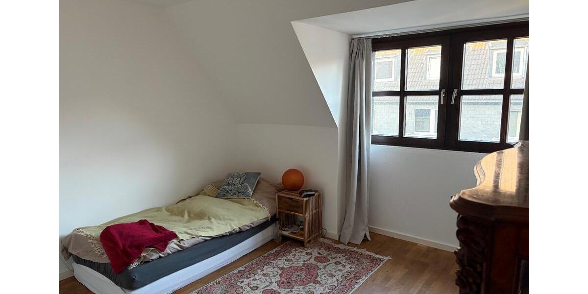 Dachgeschoßwohnung Düsseldorf Stadtbezirk 7 - 5 Zimmer, 139 m&sup2;, 680.000&euro; | Angebot:26423522