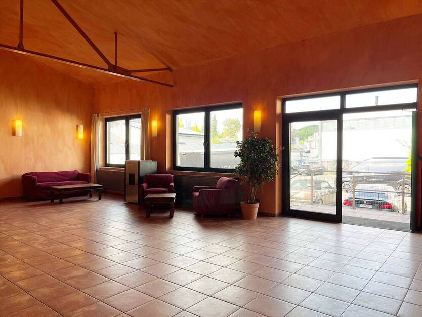Sanierte Eventhalle ideal für Tanzschulen, Veranstaltungen, Produktion u.v.m.! inkl. Parkplätzen!