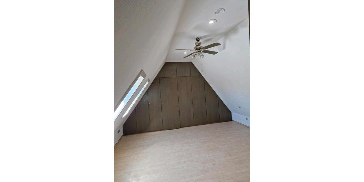 Dachgeschoßwohnung Wesel - 2 Zimmer, 65 m&sup2;, 780&euro; | Angebot:26362635