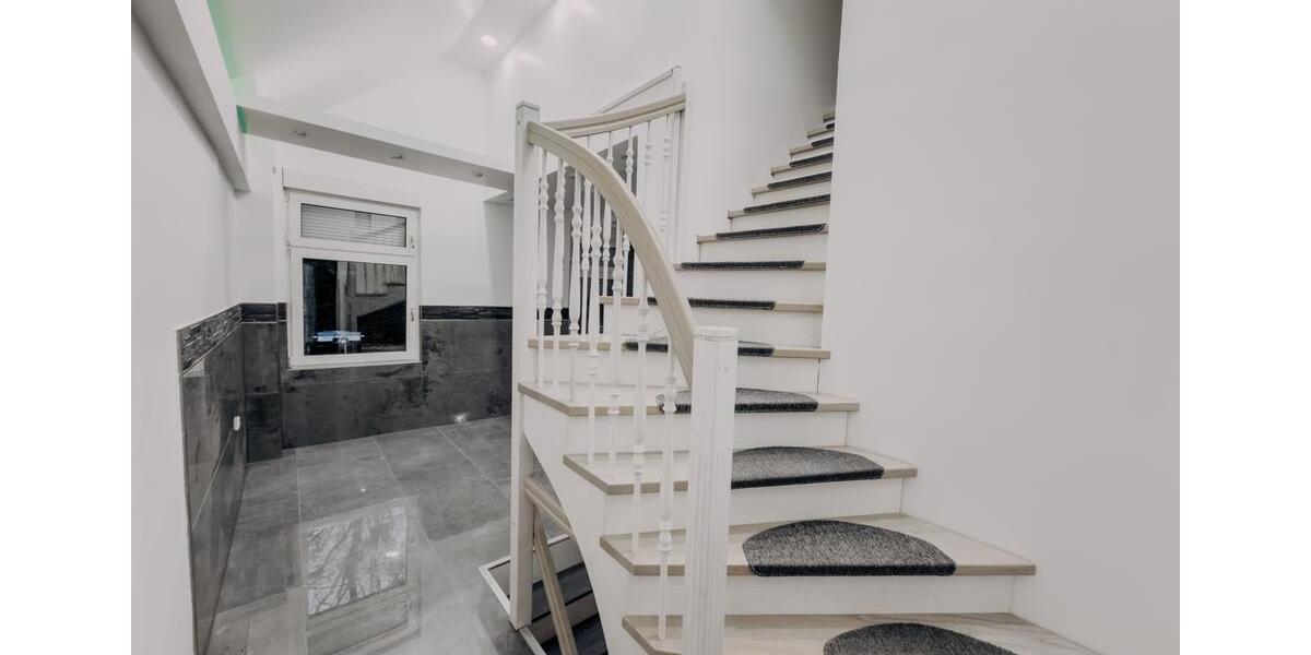 Luxuriöses Einfamilienhaus mit modernem Soutterain- Ausbau 5 zimmer