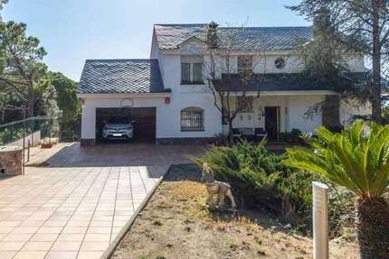 Haus zum Kaufen in Bigues i Riells 740.000 € 476 m²