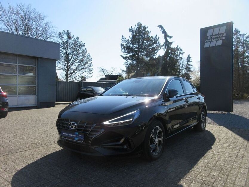i30