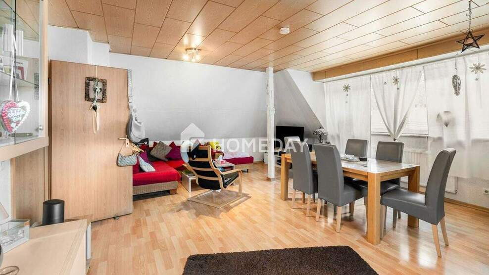 Charmante Dachgeschosswohnung mit 4 Zimmern, Innenhof und Stellplatz 4 zimmer