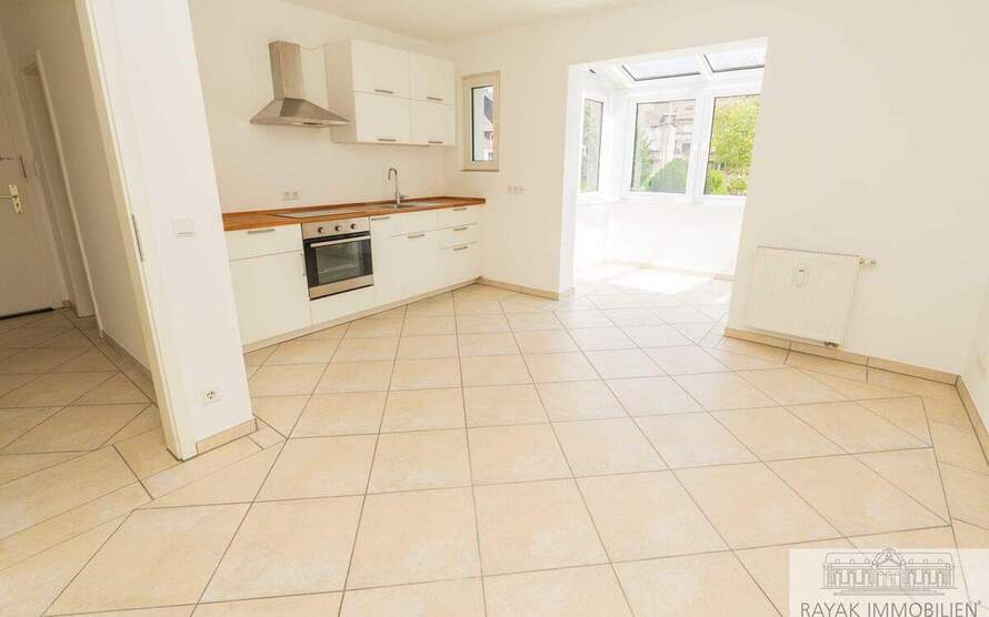 Modernisierte Etagenwohnung mit Wintergarten - 3 Zimmer in Düsseldorf-Benrath 3 zimmer