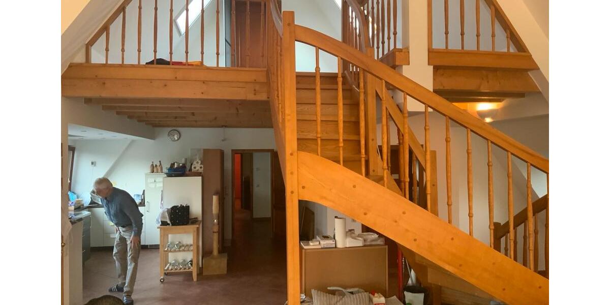 Dachgeschoßwohnung Neuss Gnadental - 5 Zimmer, 177 m&sup2;, 2.250&euro; | Angebot:26384336