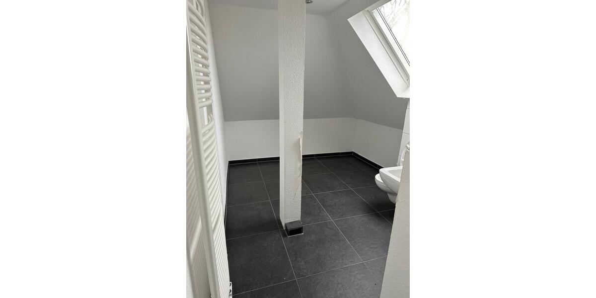 Dachgeschoßwohnung Krefeld Benrad - 2 Zimmer, 80 m&sup2;, 700&euro; | Angebot:26350529
