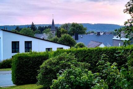 Haus Krefeld Gellep-Stratum - 10 Zimmer, 250 m&sup2;, 1.700&euro; | Angebot:25313036