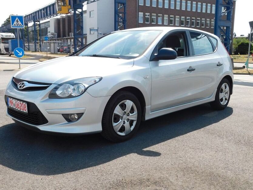 i30