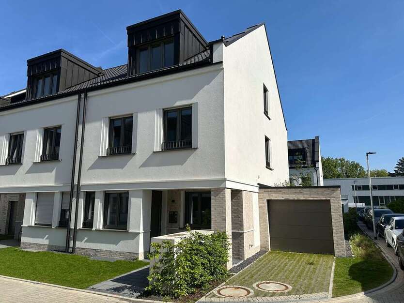Haus zum Kaufen in Düsseldorf 2.499.000 € 174 m²