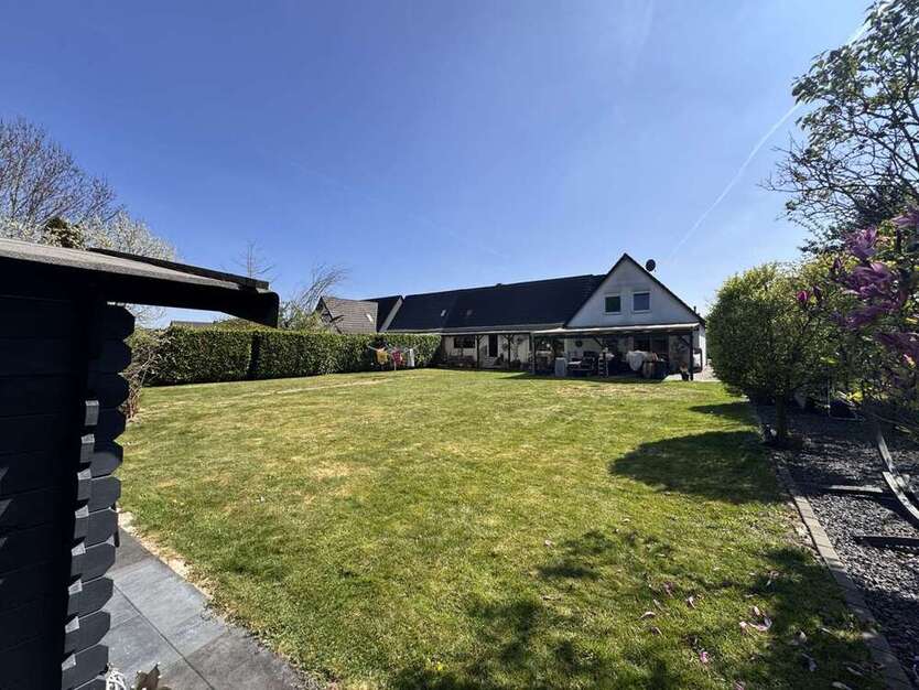 Haus zum Kaufen in Krefeld 649.000 € 213 m²