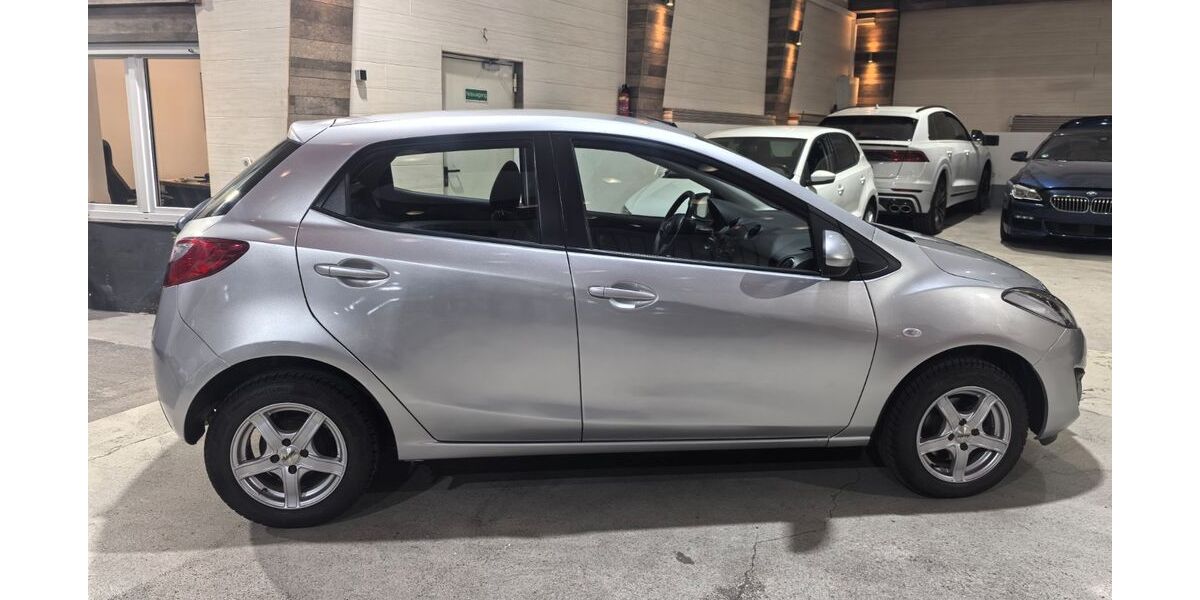 Mazda 2 89.953 km 7.400 &euro; Voerde 46562