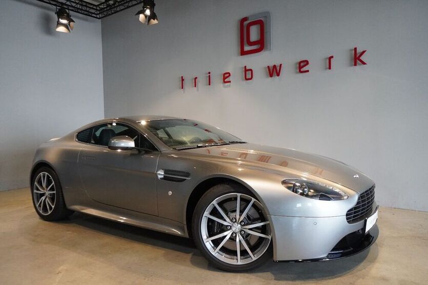 V8 Vantage