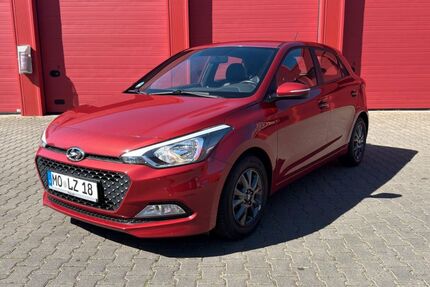 Hyundai i20 90.000 km 8.290 &euro; Kamp-Lintfort 47475