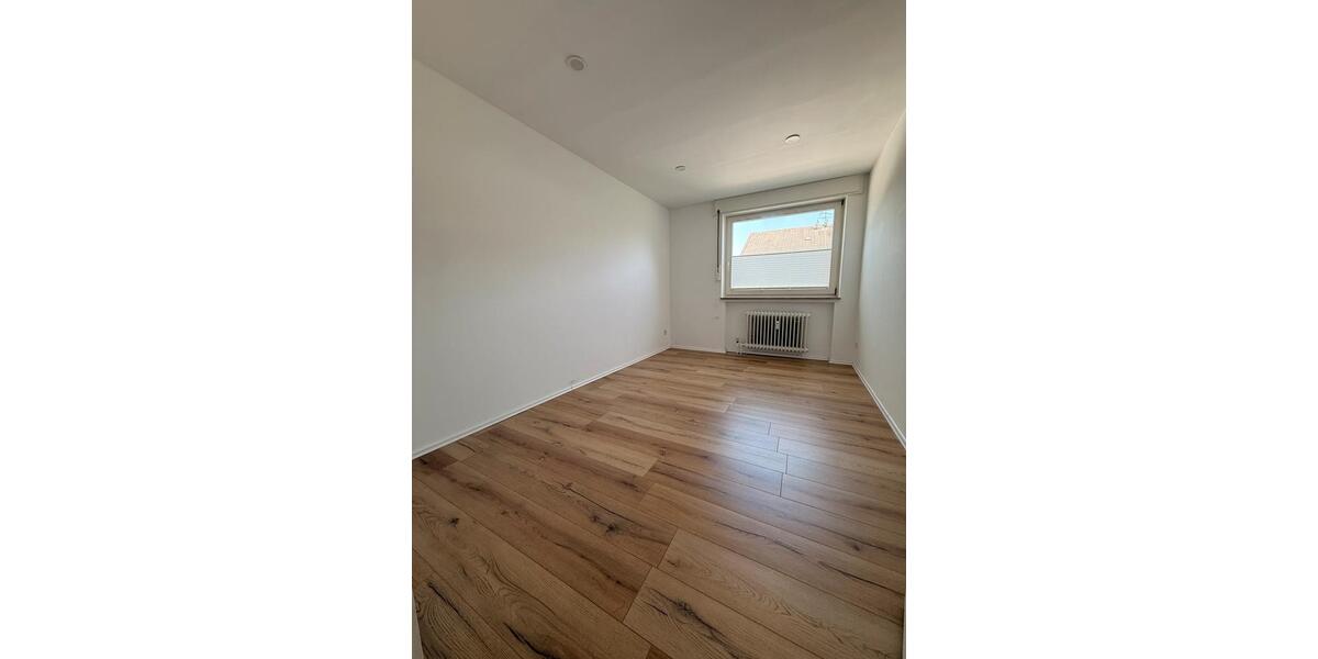 Etagenwohnung Duisburg Rheinhausen - 3.5 Zimmer, 88 m&sup2;, 235.000&euro; | Angebot:26825628