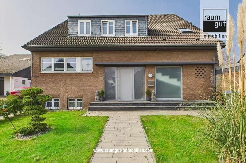 Haus zum Kaufen in Düsseldorf 1.890.000 € 233 m²