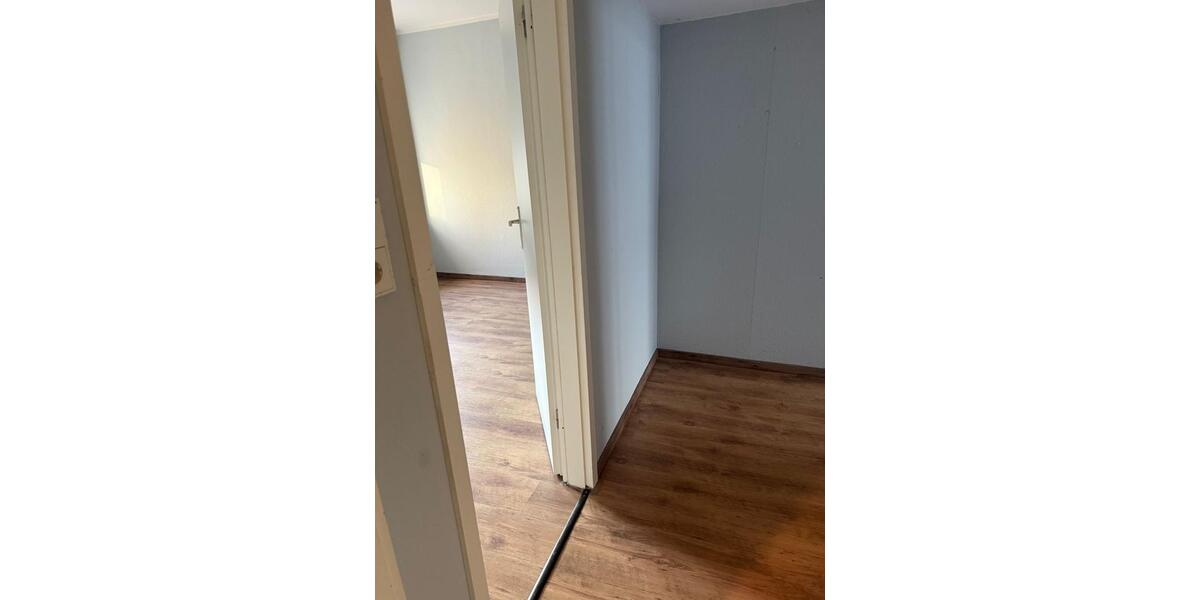 Etagenwohnung Krefeld - 4 Zimmer, 99 m&sup2;, 1.000&euro; | Angebot:26310424