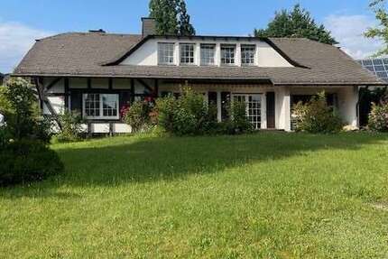 Haus zum Mieten in Dreieich 4.000 € 230 m²
