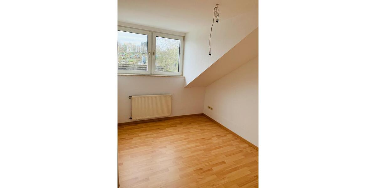 Dachgeschoßwohnung Essen Stadtbezirk VII - 3 Zimmer, 65 m&sup2;, 600&euro; | Angebot:25635910