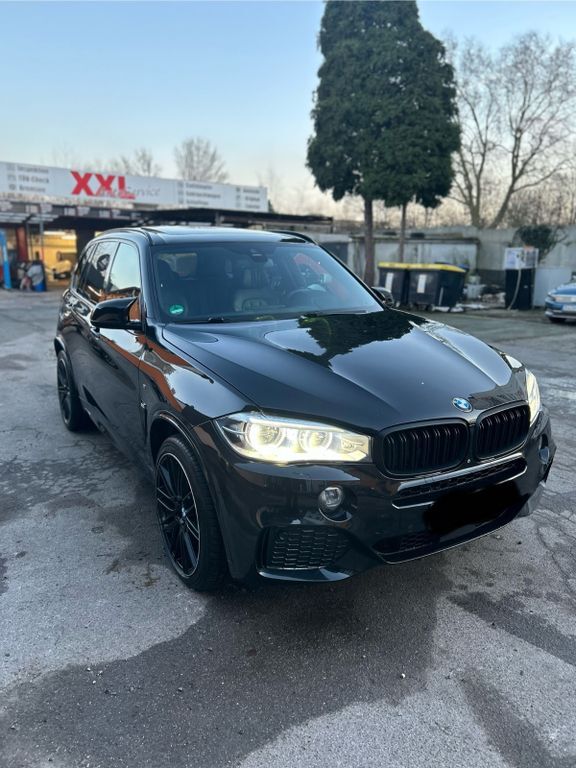 BMW X5 145.000 km 32.900 € Duisburg 47198