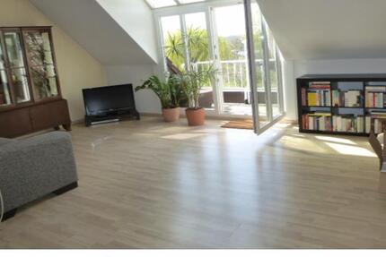 ***Singles aufgepasst*** wunderschöne Dachgeschosswohnung, 2 Balkone, Blick auf den Kanal 1 zimmer