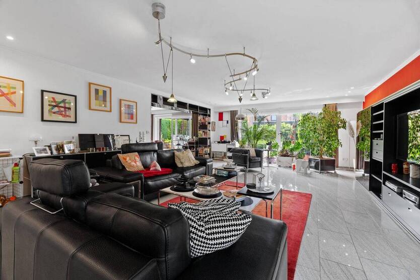 Saniert in 2001 plus Solartechnik: 5-Zi.-Reihenendhaus, großer Anbau, Garage, Stellplatz 5 zimmer